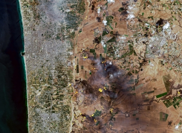 Am 7. Oktober. Ein Satellitenbild zeigt die Brände in den an den Gaza­-Streifen ­angrenzenden Kibbuzim
