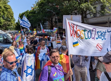 Homos sagen ja zu Israel. Am 29. Juni zog ein israelsolidarischer Pride-Marsch durch den Osten Berlins
