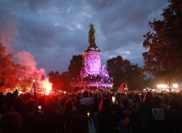 Erschreckender Wahlsieg. Demonstration gegen die extreme Rechte auf dem Platz der Republik in Paris am 30. Juni