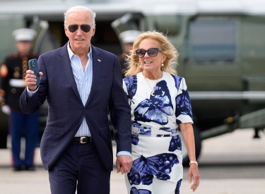 Fit wie ein Turnschuh - meistens jedenfalls. US-Präsident Joe Biden und seine Frau Jill, am 29. Juni in East Hampton
