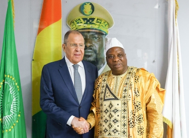 Besuch des russsischen Außenministers Sergey Lawrow bei seinem guineischen Counterpart Morissanda Kouyate im Juni 
