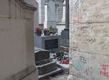 Unsterblich. Jim Morrisons Grab auf dem Père Lachaise in Paris