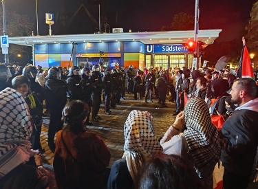 Konfrontation von Antisemitendemo und Polizei am Südstern in Berlin-Kreuzberg am vergangenen Montag 