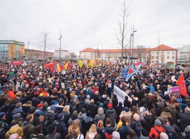 Wehret den Anfängen. Gegen den rassistischen Anschlag von Hanau demonstrierten dort am 20. Februar mehrere Tausend Menschen 