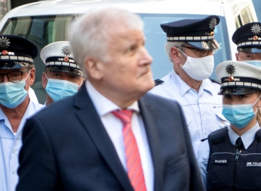 Horst Seehofer mit Polizei
