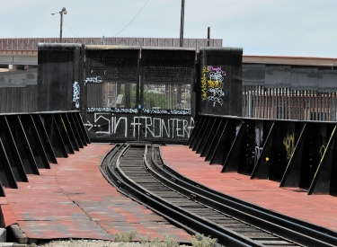 Diese Mauer trennt die Städte Ciudad Juárez und El Paso, Texas