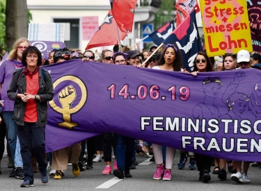 Andrea Stauffacher vom Revolutionären Aufbau Schweiz beim Frauenstreik in Zürich, Juni 2019