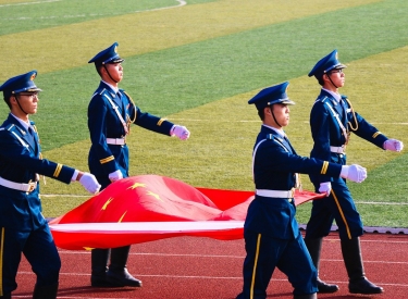 Soldaten mit chinesischer Flagge
