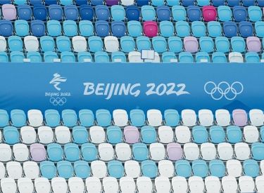 Tribüne der Nationalen Eisschnelllaufhalle in Peking
