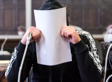 Der 21jährige Angeklagte am Donnerstag voriger Woche im Oberlandesgericht in Hamburg