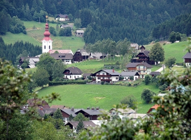 Das Dorf Sirnitz in Kärnten