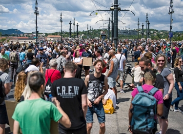 Protest gegen die Steuerreform auf der Margaretenbrücke in Budapest
