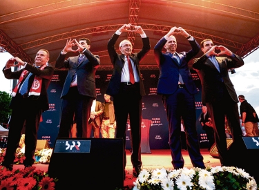 Kemal Kılıçdaroğlu (CHP) spricht auf einer Wahlkampfveranstaltung des oppositionellen Bündnisses der Nation