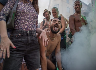 Das Berliner Lesbisch-schwule Stadtfest, auch Motzstraßenfest genannt, fand am 16. Juli statt