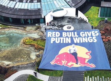 Aktion vor der Red-Bull-Konzernzentrale in Fuschl am See, November 2022