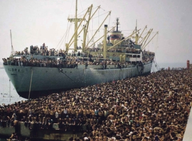 Albanische Immigranten fliehen nach Italien, hier im Hafen von Bari am 8. August 1991