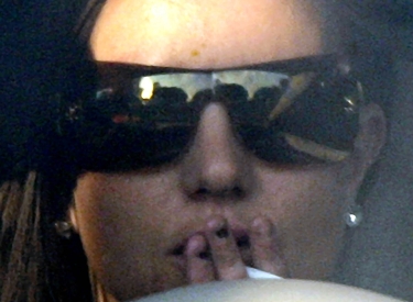 Britney Spears rauchend am Steuer auf einer Paparazzi-Aufnahme, 2007