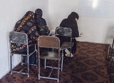 Gefährliches Lernen. Frauen können in Afghanistan nur heimlich Unterricht nehmen