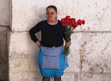 Blumen und Freiheit. Für die Frauen Portugals bedeutete die Nelkenrevolution die Befreiung von der rigiden Geschlechtertrennung des Salazarismus