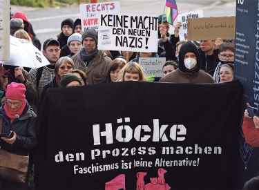 Keine Alternative. Protest gegen Björn Höcke vor dem Justizzentrum in Halle