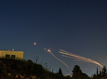 Effektiv, aber teuer: Israels Abwehsystem Iron Dome fängt Raketen aus dem Libanon ab, 12. April